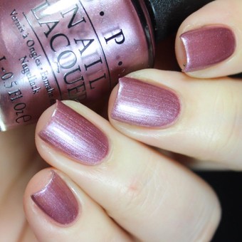 Reykjavik Has All the Hot Spots — перламутровый пыльный пурпурный