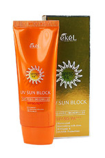 Солнцезащитный крем с экстрактом алоэ и витамином Е EKEL UV Sun Block SPF50/PA+++ 